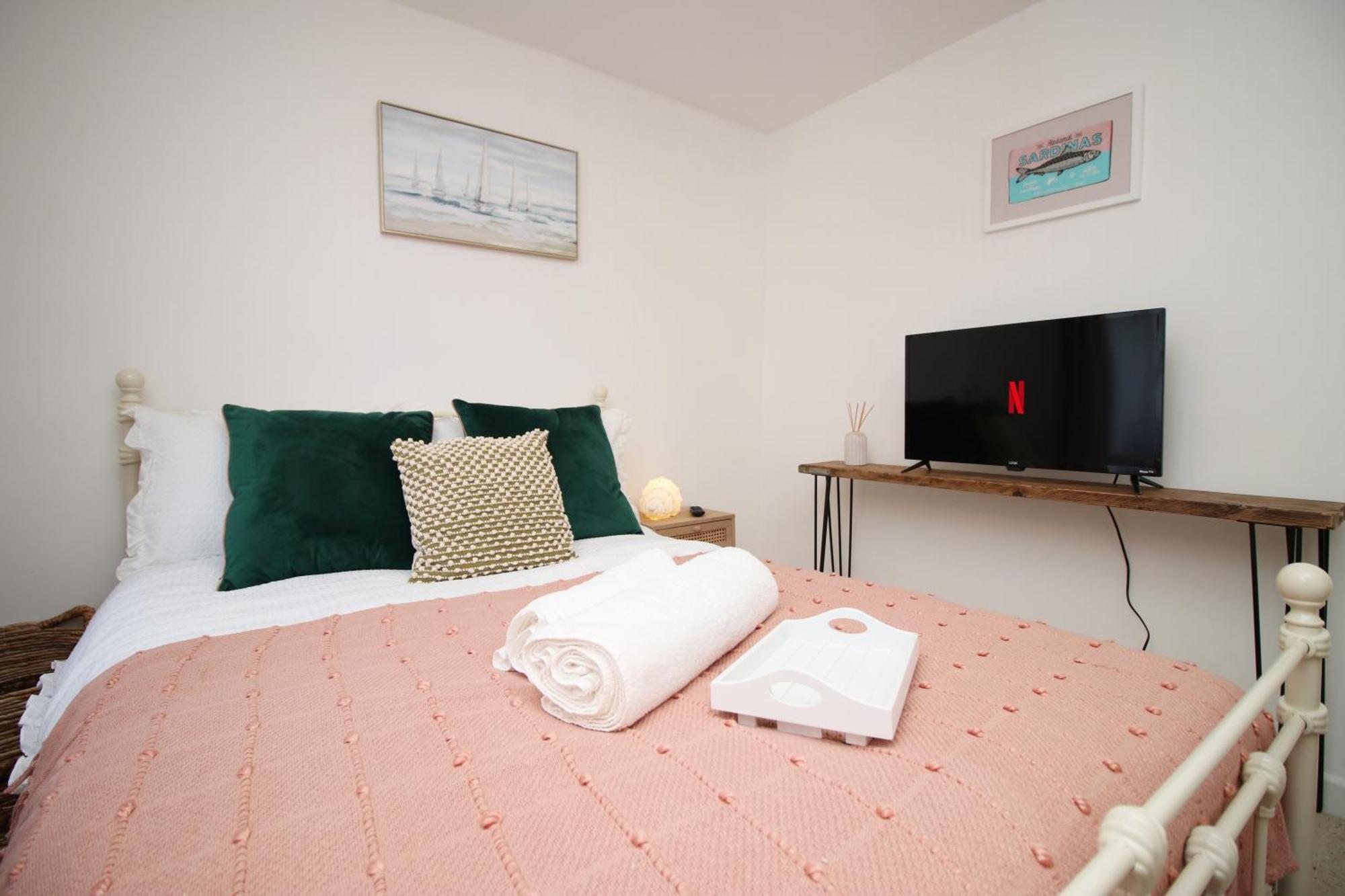 Little Gem In The Mumbles! Fishermans Cottage With Log Burner, Dog Friendly And Welcome Breakfast Hamper! Экстерьер фото
